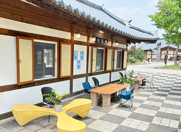 음식&middot;휴게시설3