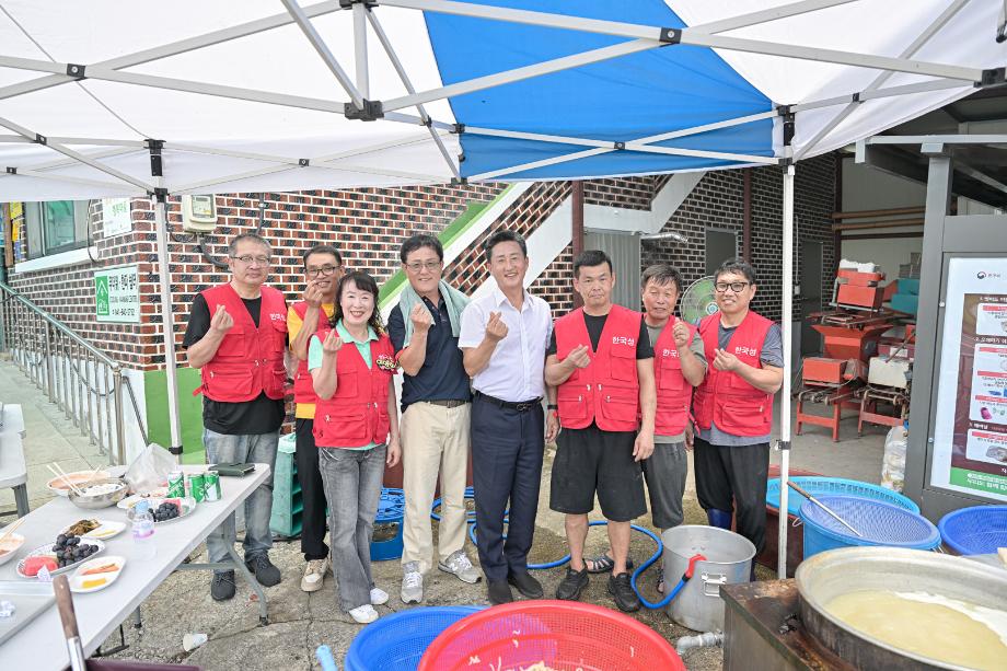 2025년 8월 24일 탄천면 사랑의 짜장면 나눔 행사(한짜봉) 격려방문 이미지