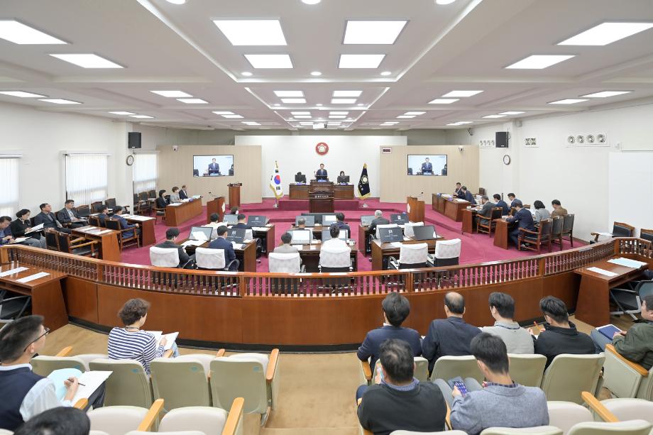 2025년 10월 24일 제261회 공주시의회 임시회 제3차 본회의(시정질문2일차) 이미지