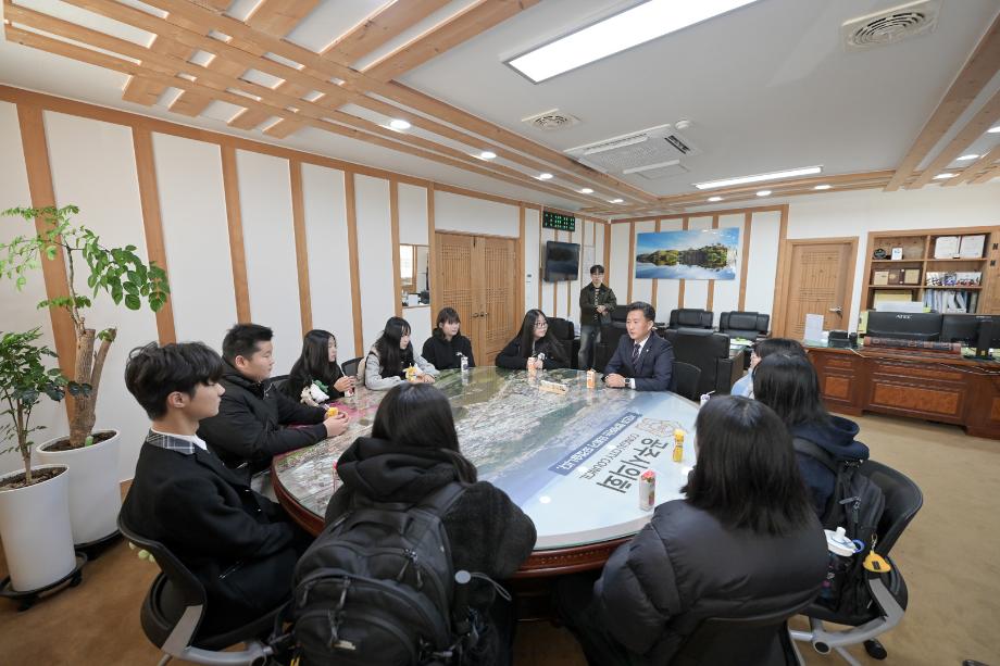 2025년 11월 28일 공주시 청소년 참여기구 시의회 본회의 방청 이미지