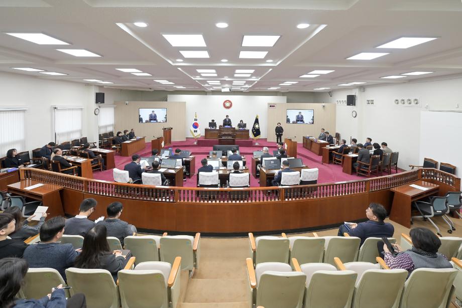 2025년 12월 15일 제262회 공주시의회 제2차 정례회 제4차 본회의 이미지